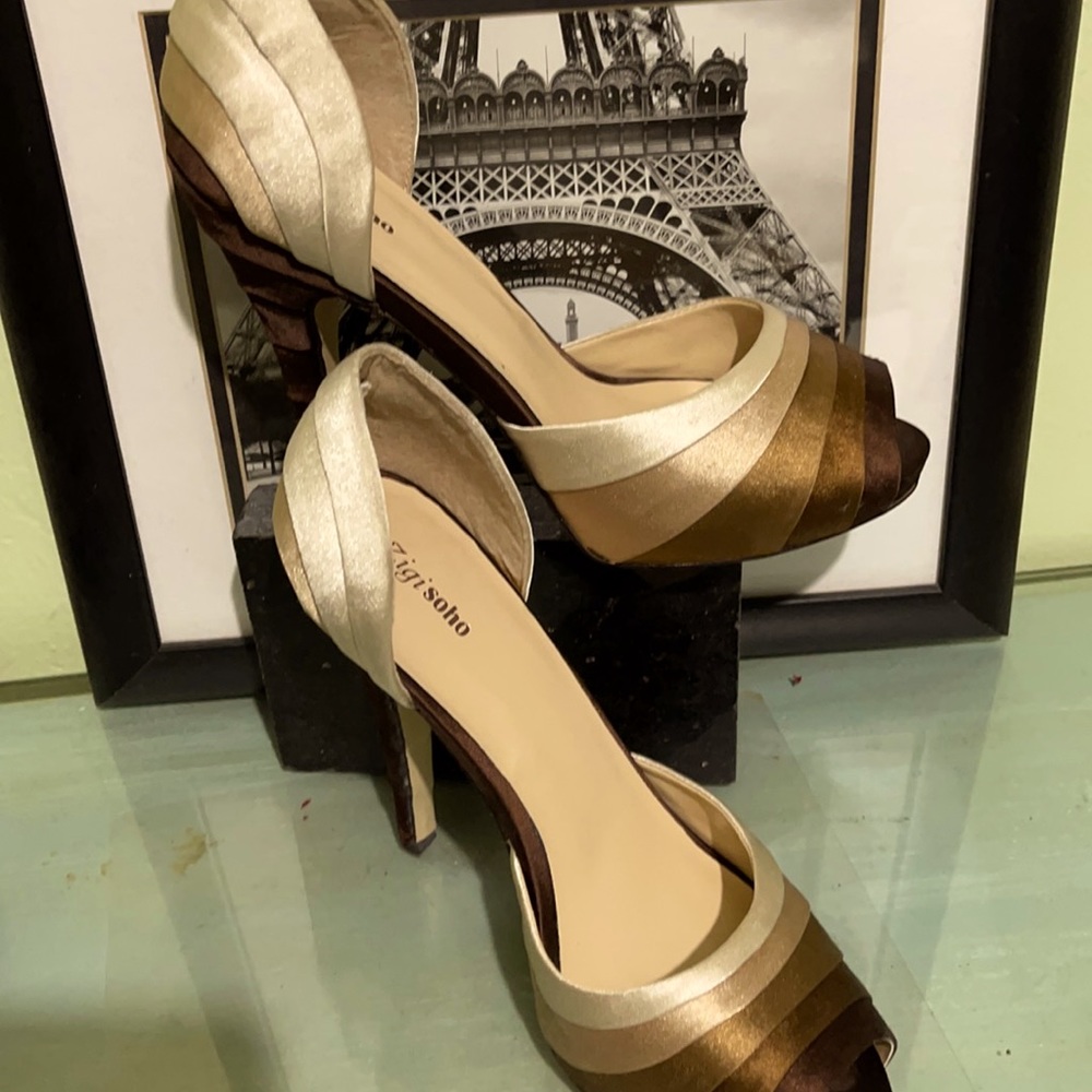 Beautiful size 7 Zigi Soho shoes